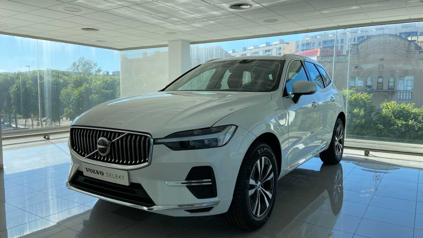 Volvo  XC60 Recharge Core, T6 plug-in hybrid eAWD, Eléctrico/Gasolina, Bright