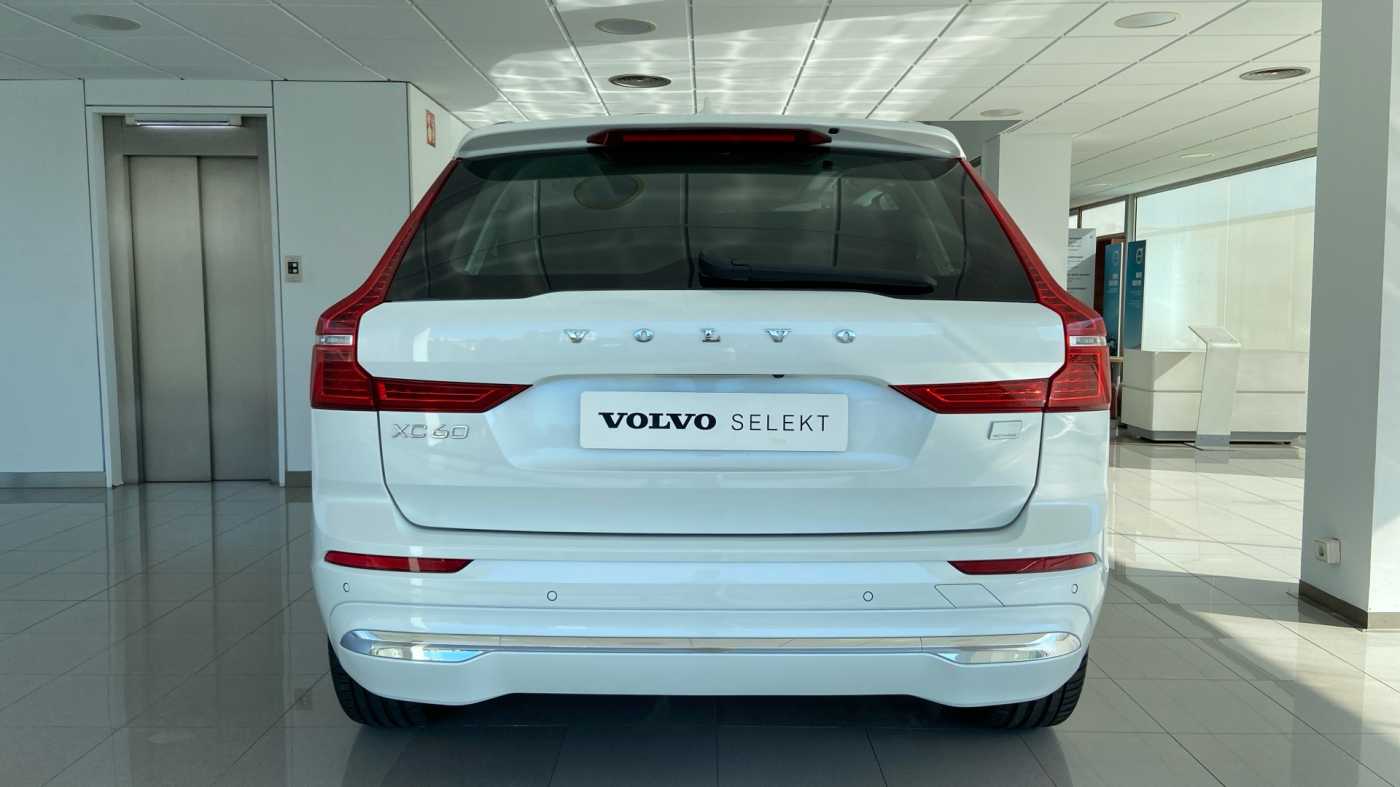 Volvo  XC60 Recharge Core, T6 plug-in hybrid eAWD, Eléctrico/Gasolina, Bright